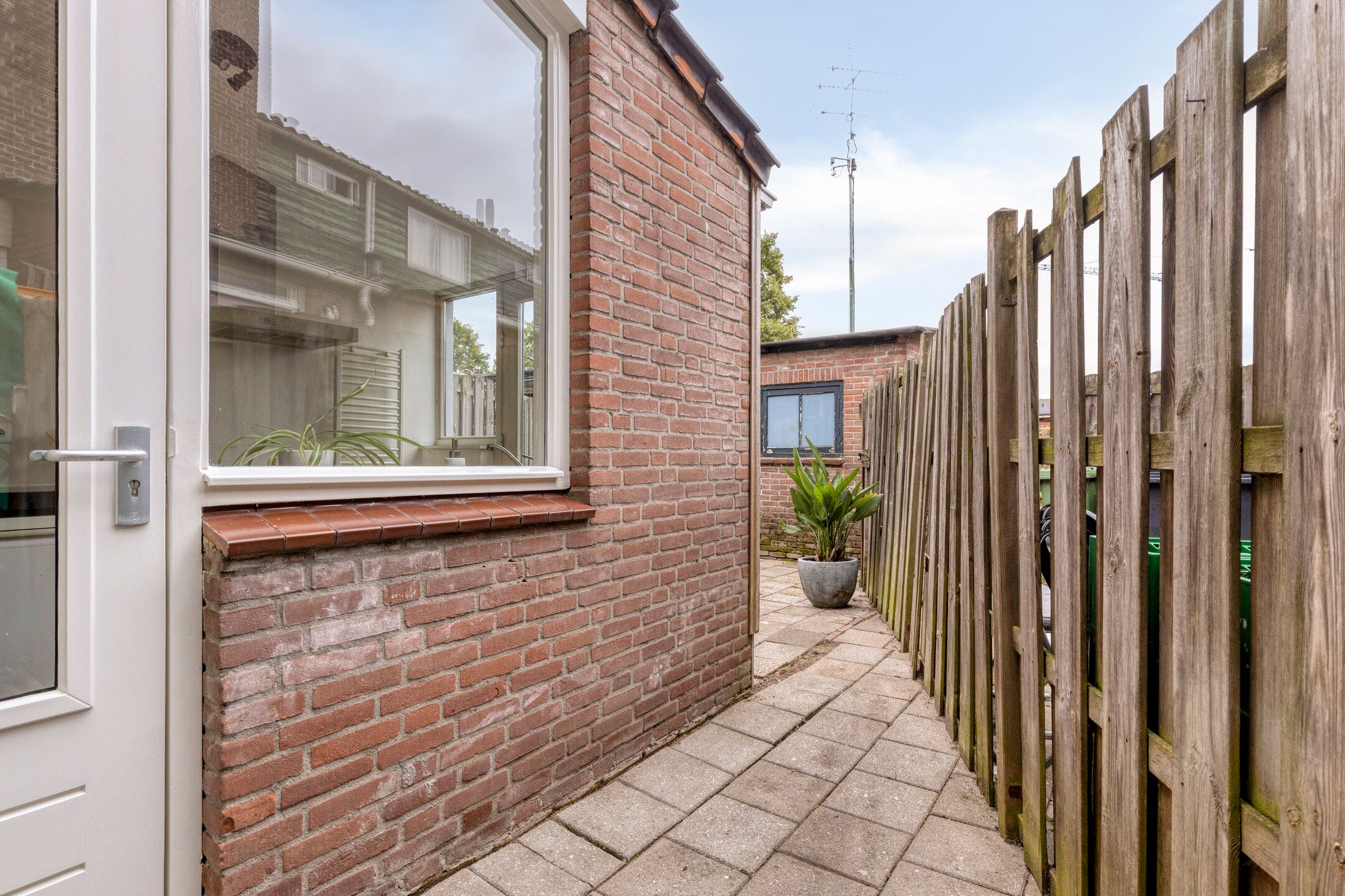 Photo 21 of Hoogendijkstraat 4