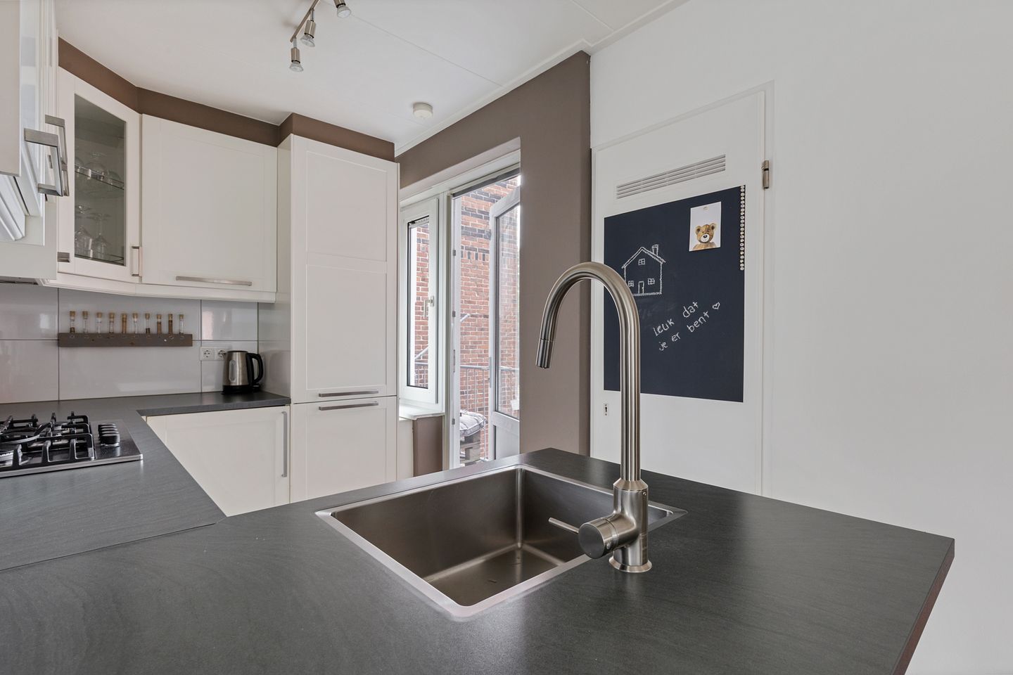 Photo 10 of Amalia van Solmsstraat 34-A