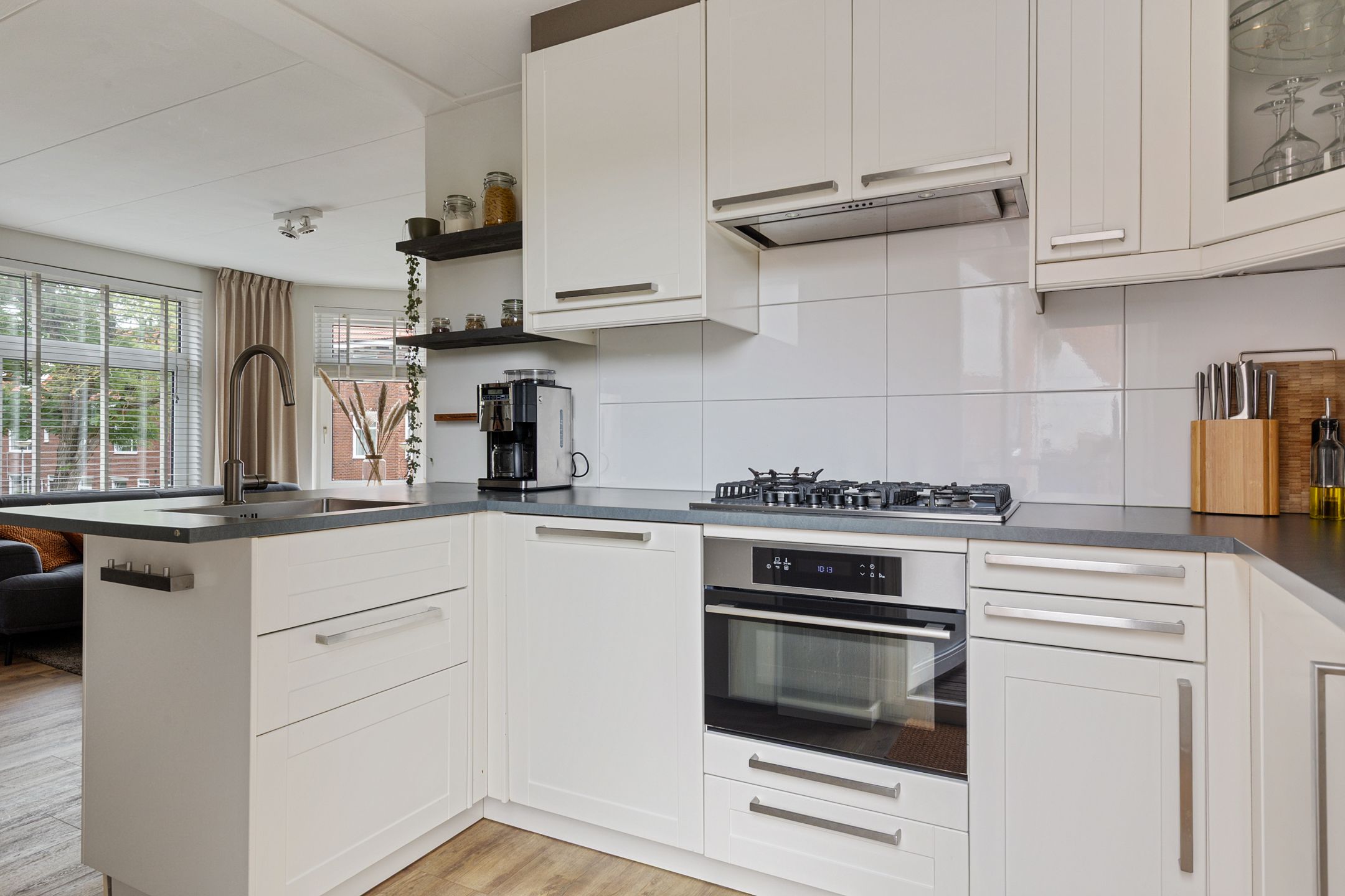 Photo 12 of Amalia van Solmsstraat 34-A