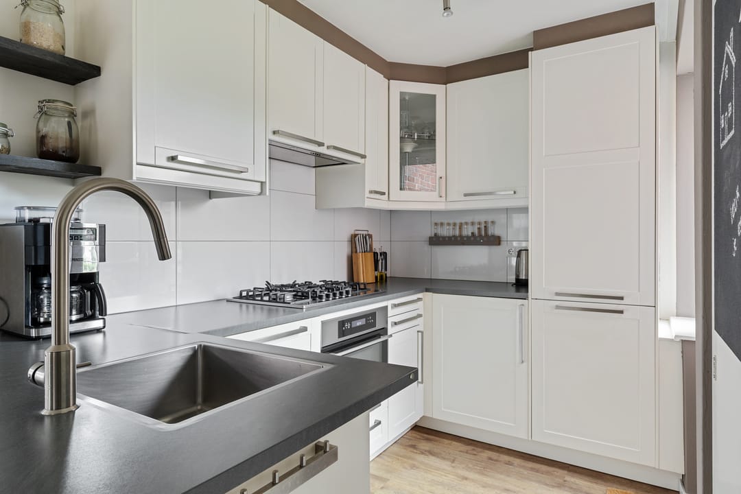 Photo 11 of Amalia van Solmsstraat 34-A