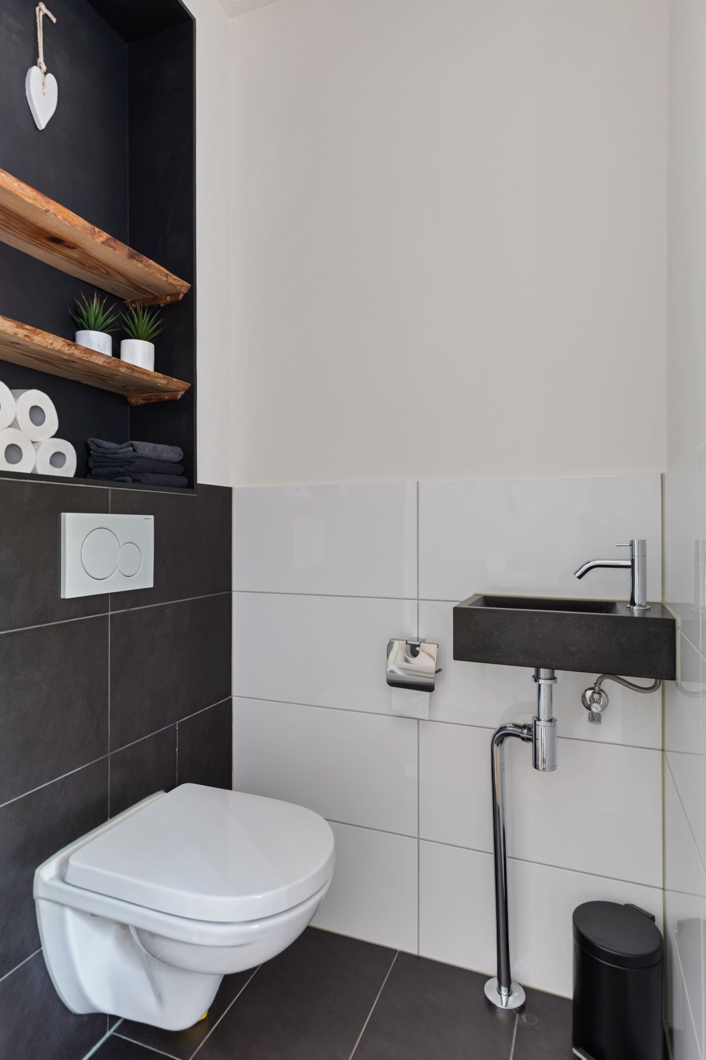 Photo 6 of Amalia van Solmsstraat 34-A