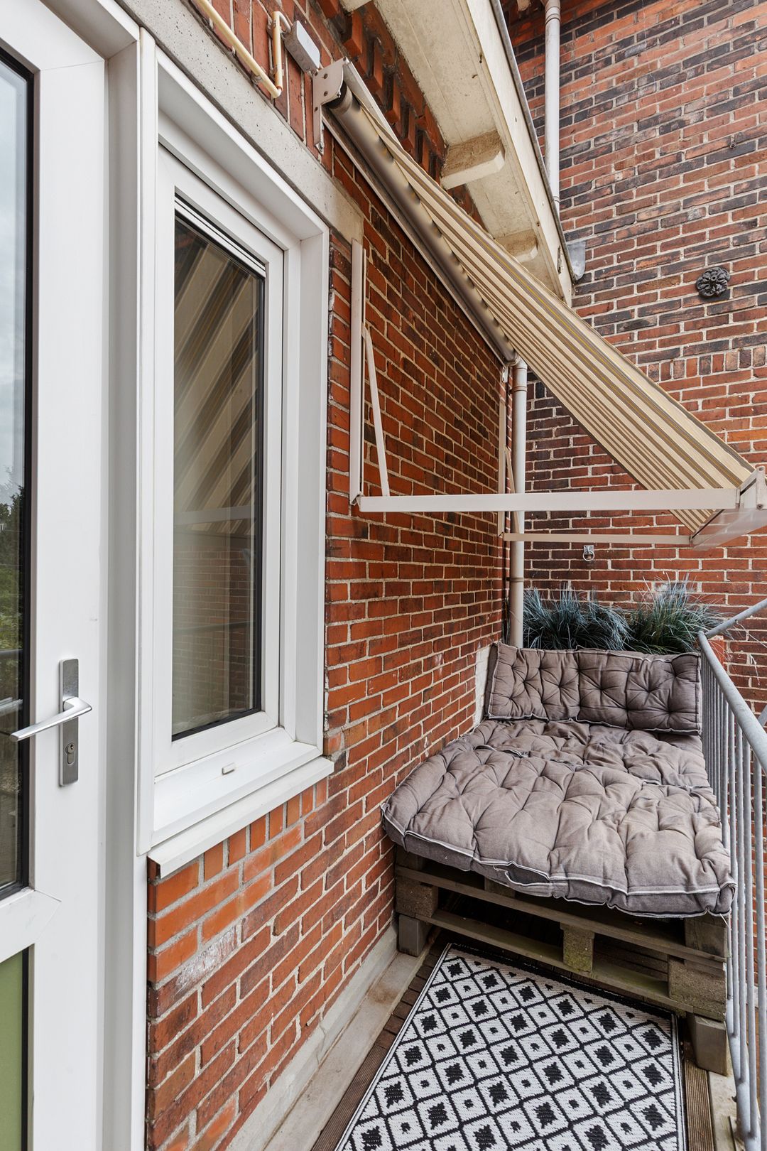 Photo 13 of Amalia van Solmsstraat 34-A
