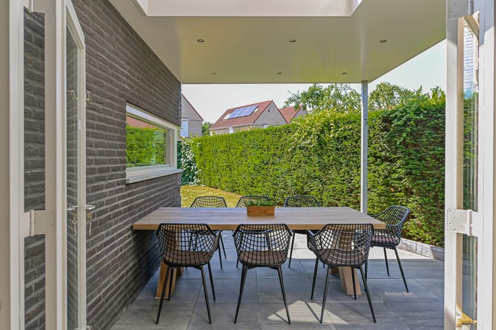 Twee-onder-één-kap te koop: Brikkenoven 18, Roermond