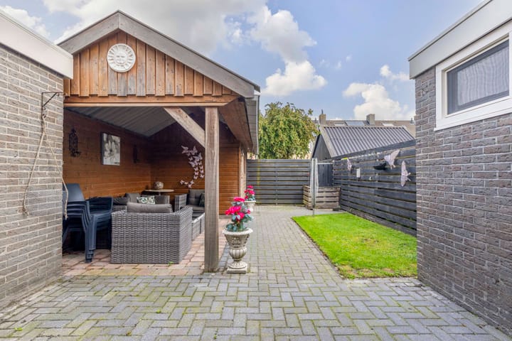 Tussenwoning te koop: Kastanjehof 24, Kollumersweach