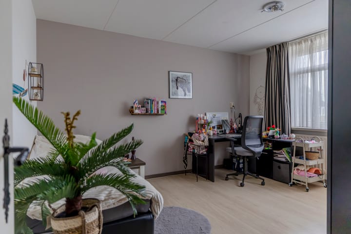 Tussenwoning te koop: Kastanjehof 24, Kollumersweach