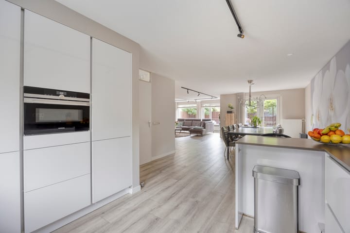 Tussenwoning te koop: Kamillestraat 3, Wateringen