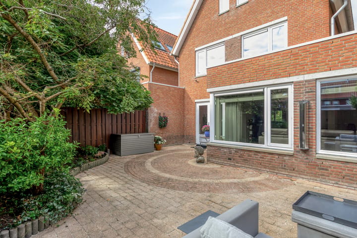 Tussenwoning te koop: Kamillestraat 3, Wateringen