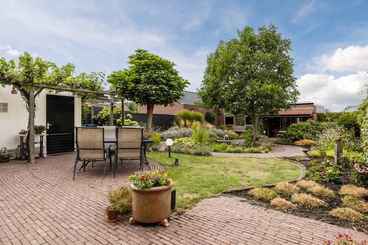 Hoekwoning te koop: Halsterseweg 270, Bergen Op Zoom
