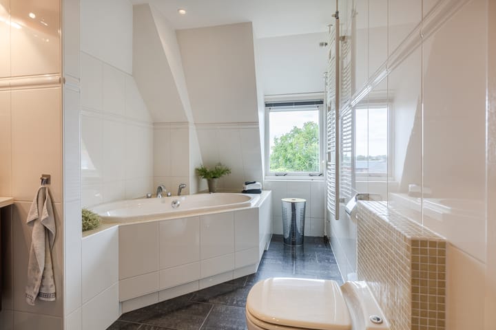 Hoekwoning te koop: Halsterseweg 270, Bergen Op Zoom