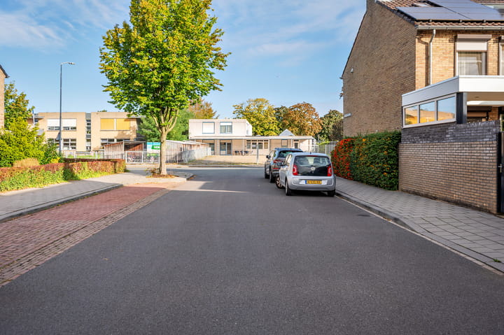 Tussenwoning te koop: Burgemeester van der Knaapstraat 14, Venlo