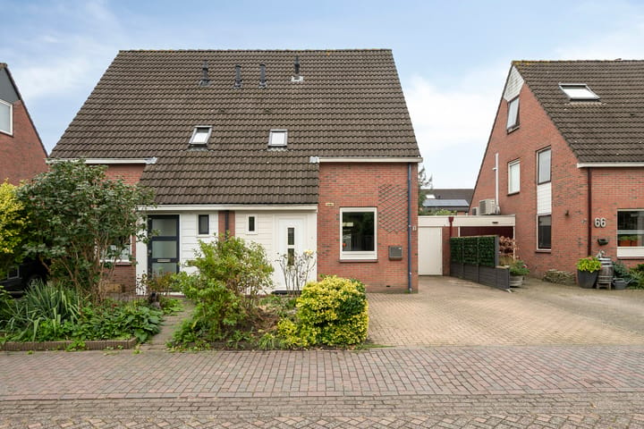 Tussenwoning te koop: Majoraan 68, Dronten
