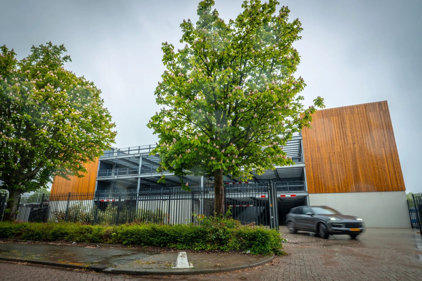 View photo 3 of Leidekkerstraat 4-b11