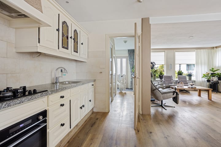 Tussenwoning te koop: Julianastraat 5, Avenhorn