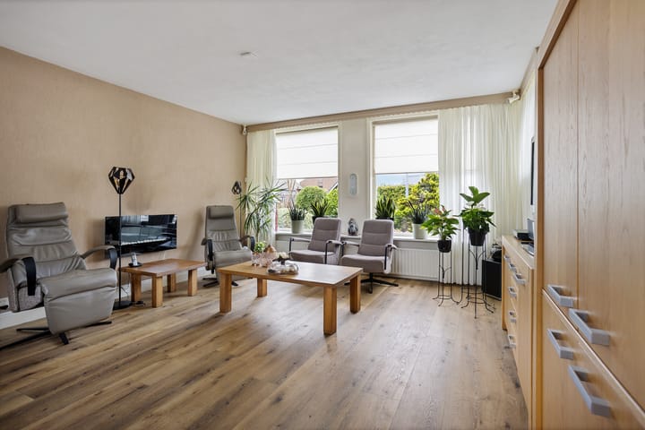 Tussenwoning te koop: Julianastraat 5, Avenhorn