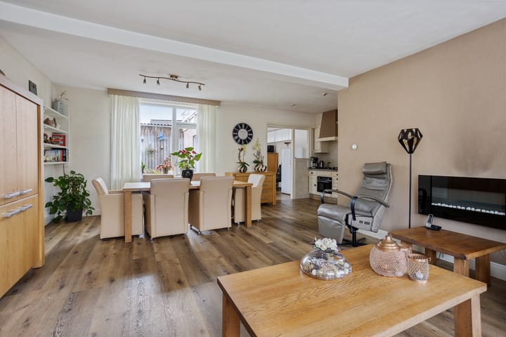 Tussenwoning te koop: Julianastraat 5, Avenhorn