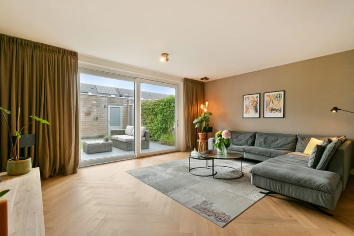 Tussenwoning te koop: Spotvogel 5, Uithoorn