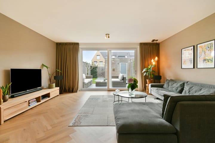 Tussenwoning te koop: Spotvogel 5, Uithoorn