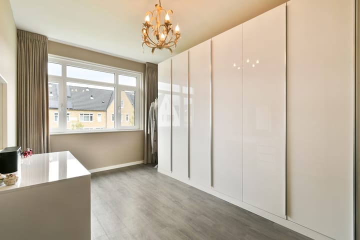 Tussenwoning te koop: Spotvogel 5, Uithoorn