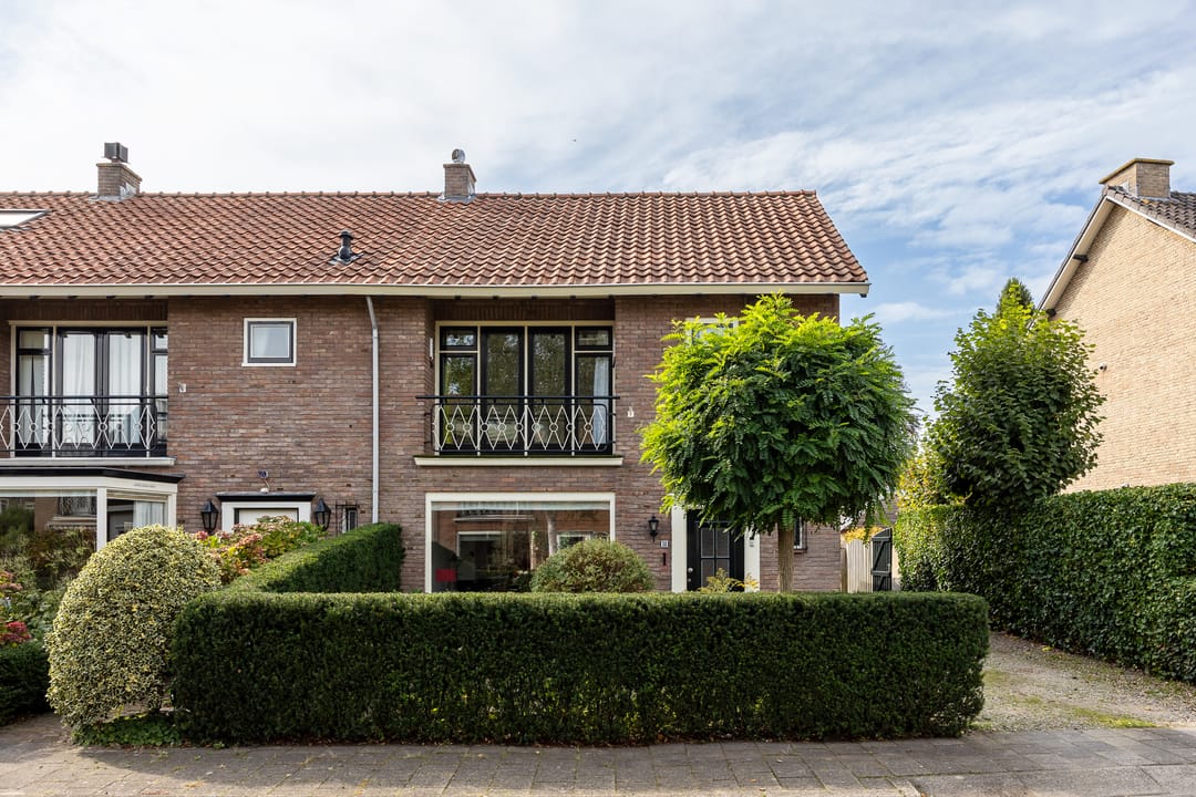 Photo 1 of van der Helstlaan 18