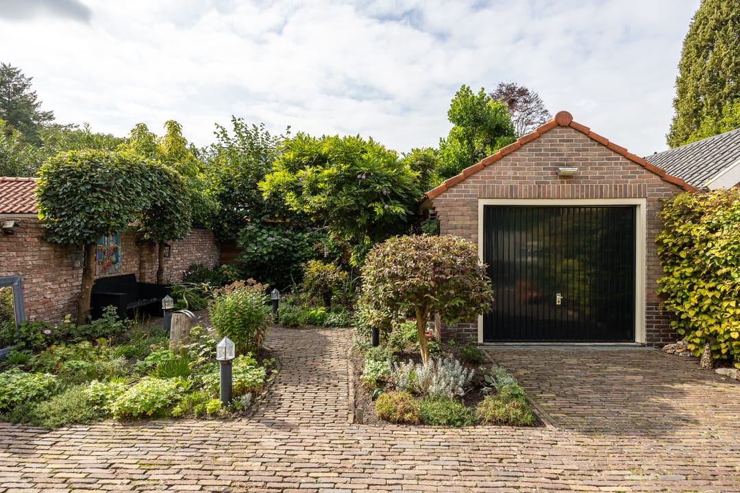 Photo 16 of van der Helstlaan 18