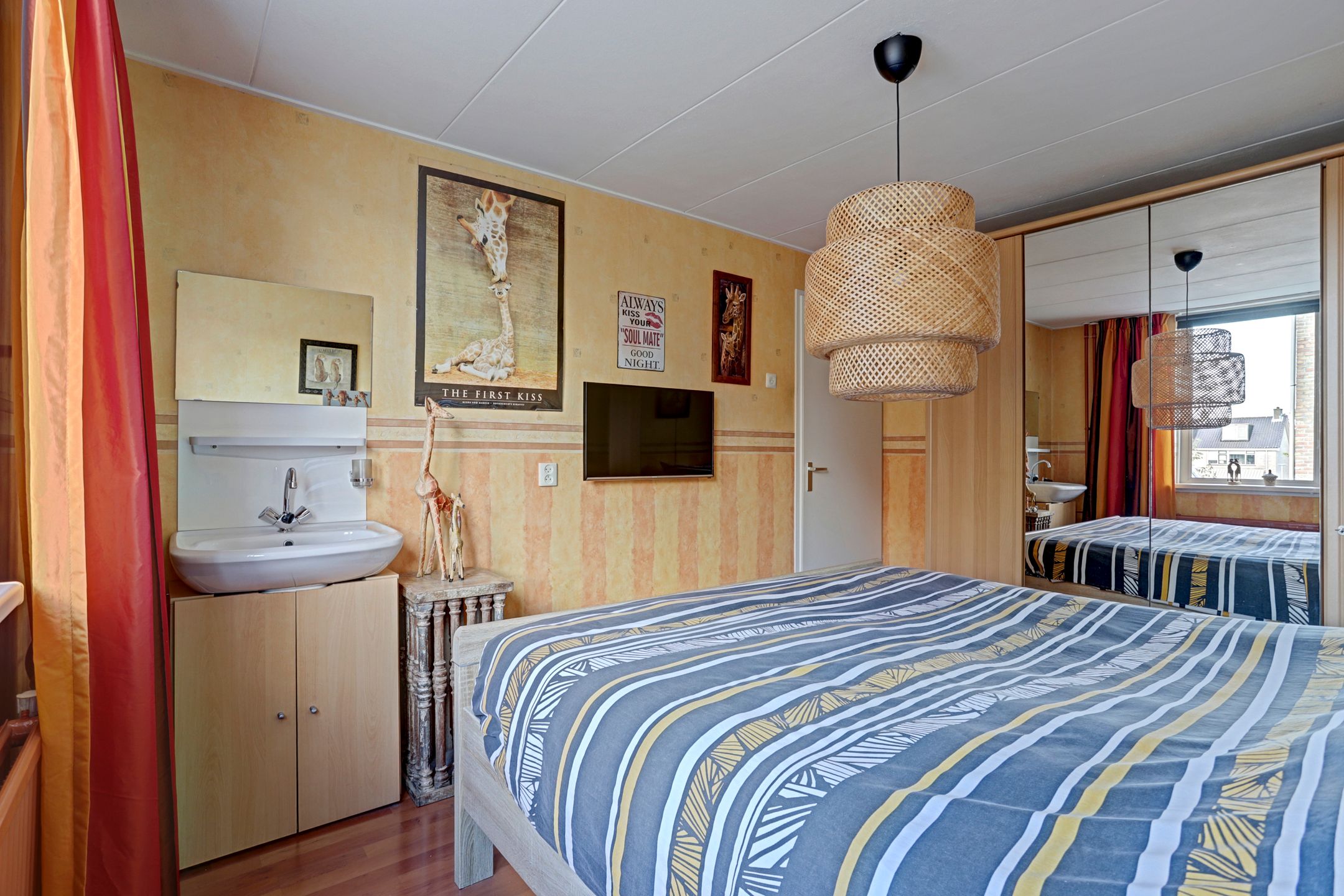 Photo 18 of Van der Burghstraat 26