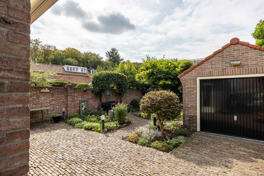 Photo 17 of van der Helstlaan 18
