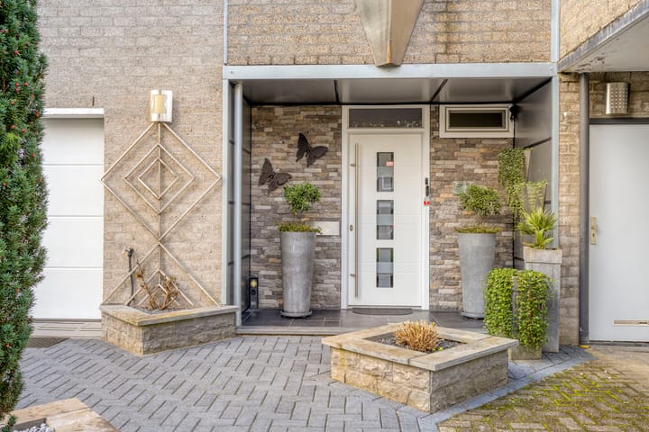 Tussenwoning te koop: Ringoven 29, Roermond