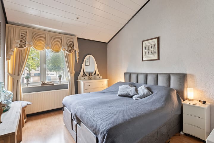 Tussenwoning te koop: Ringoven 29, Roermond