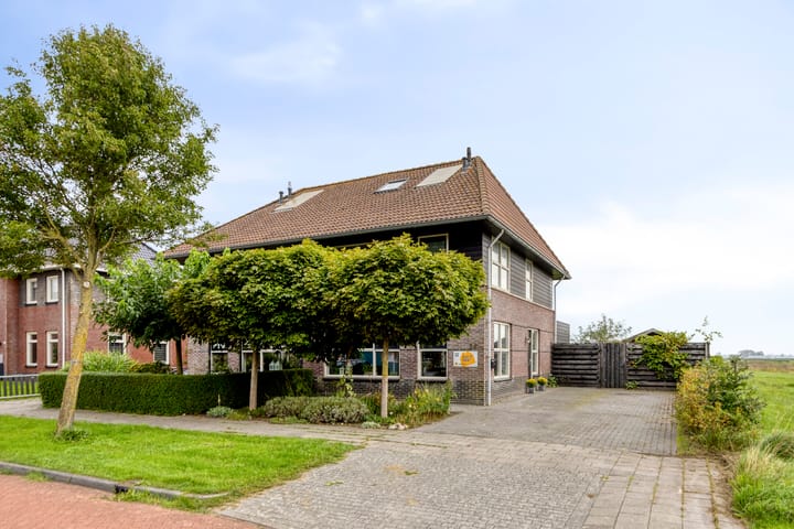 Twee-onder-één-kap te koop: Van Harinxmastrjitte 34, Ternaard