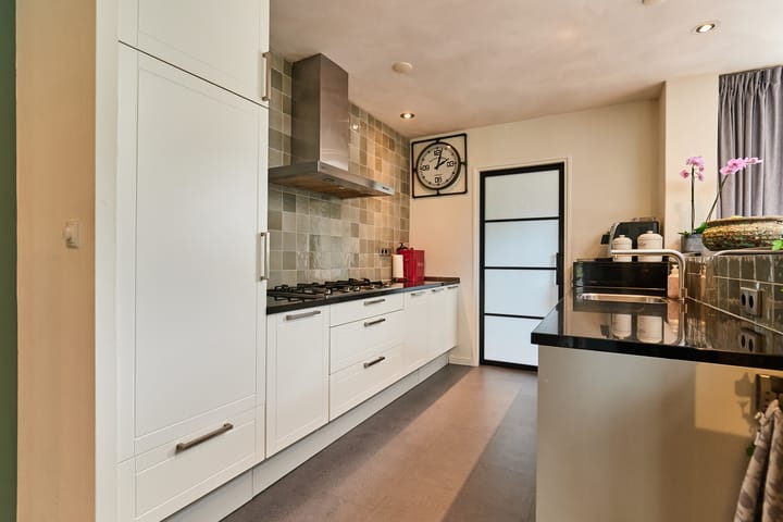 Tussenwoning te koop: Boveneind 83, Leek