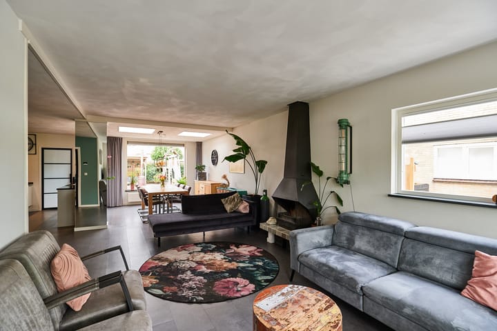Tussenwoning te koop: Boveneind 83, Leek