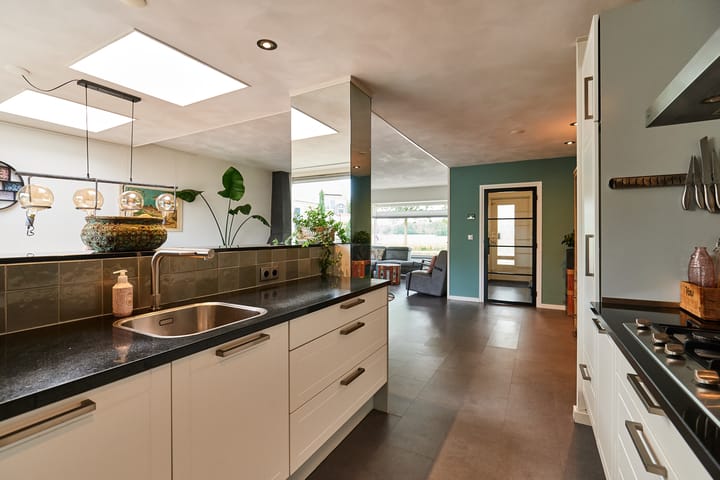 Tussenwoning te koop: Boveneind 83, Leek
