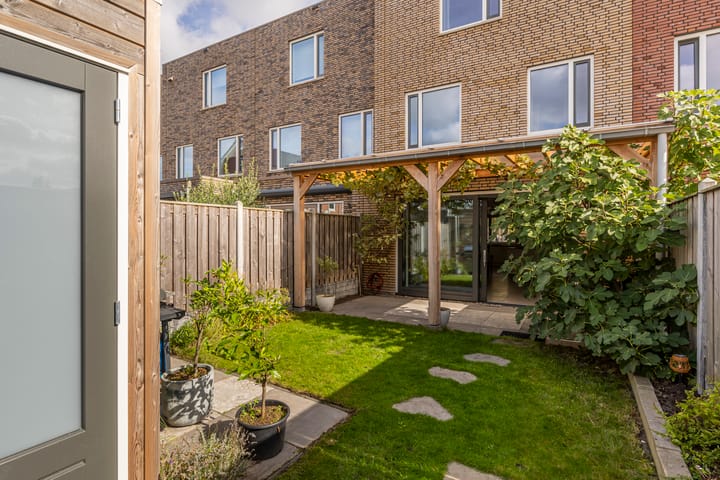 Tussenwoning te koop: Parelmoervlinderlaan 7, Rijswijk (Zh)