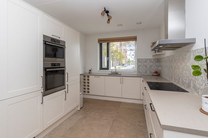 Tussenwoning te koop: Parelmoervlinderlaan 7, Rijswijk (Zh)
