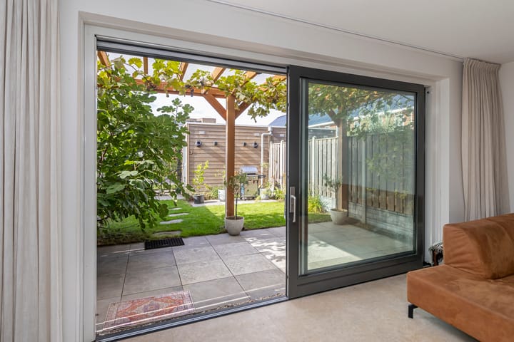 Tussenwoning te koop: Parelmoervlinderlaan 7, Rijswijk (Zh)