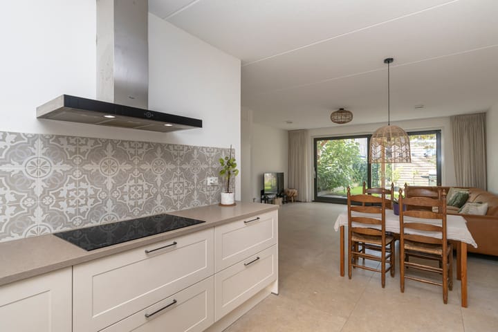 Tussenwoning te koop: Parelmoervlinderlaan 7, Rijswijk (Zh)