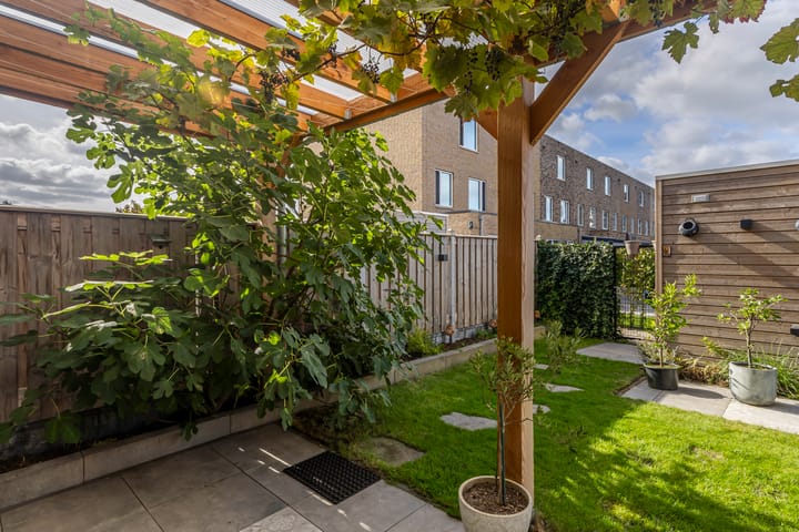 Tussenwoning te koop: Parelmoervlinderlaan 7, Rijswijk (Zh)