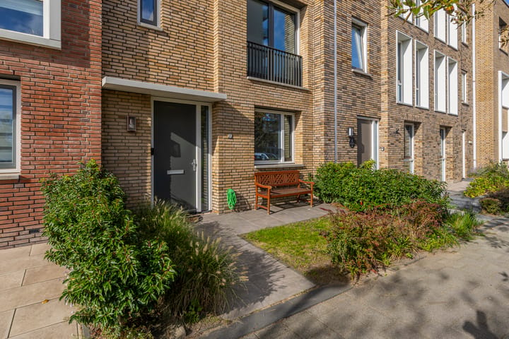 Tussenwoning te koop: Parelmoervlinderlaan 7, Rijswijk (Zh)