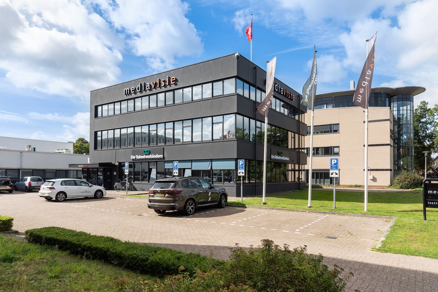 View photo 2 of Institutenweg 39