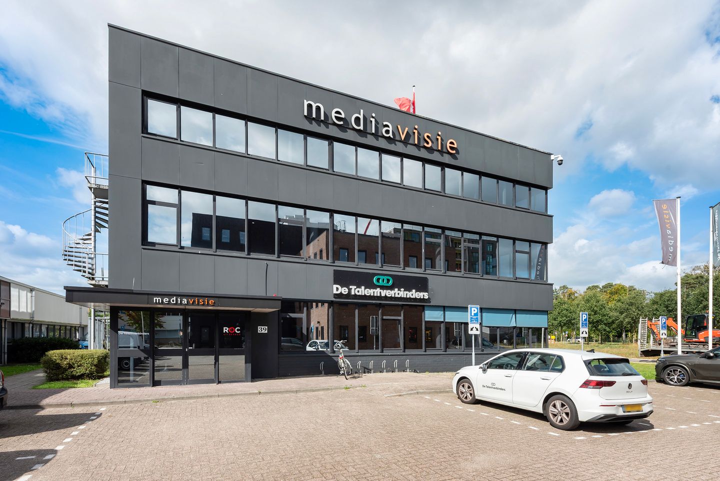View photo 1 of Institutenweg 39