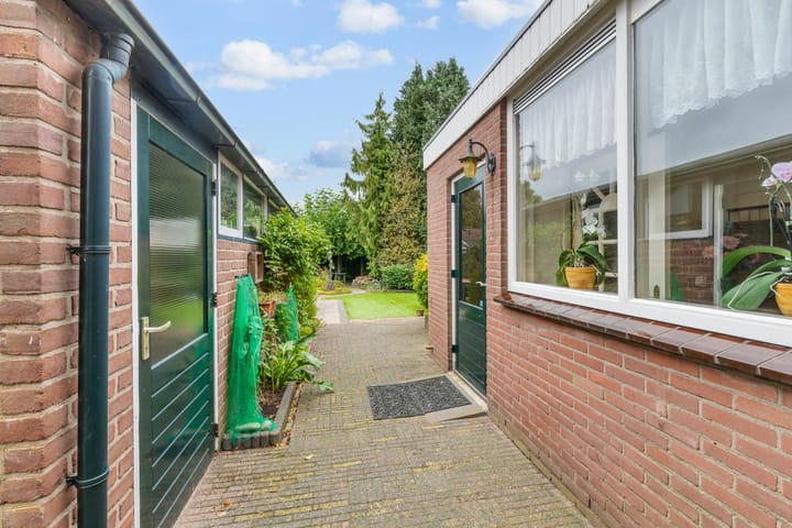 Twee-onder-één-kap te koop: Julianastraat 33, Wehl