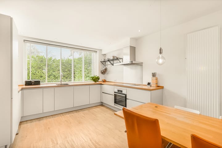 Tussenwoning te koop: Aaltje Noordewierlaan 22, Bussum