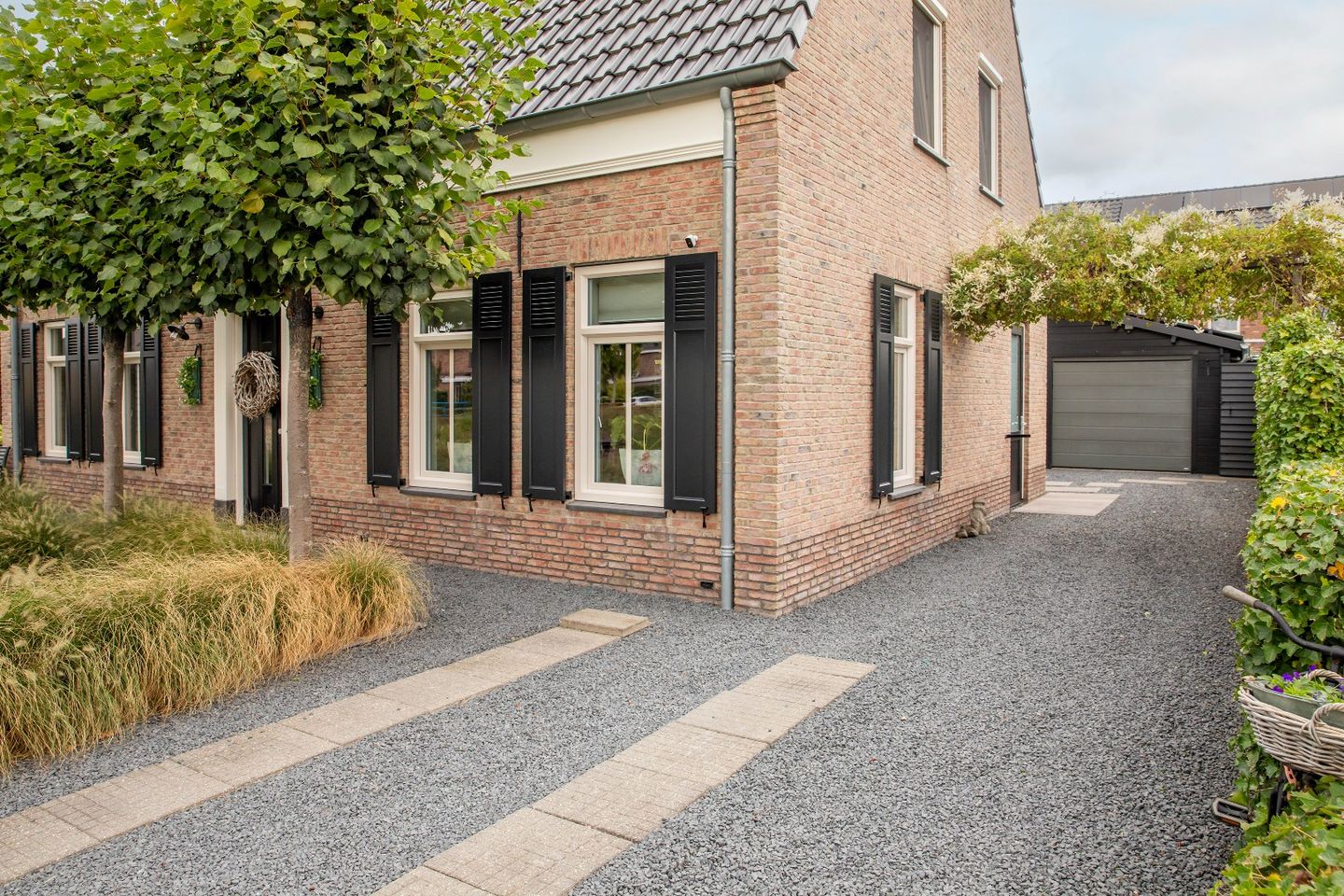 Photo 70 of Burgemeester D J Pottstraat 1