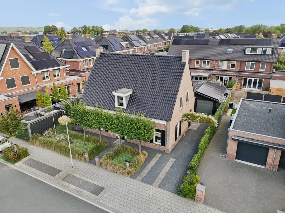 Photo 11 of Burgemeester D J Pottstraat 1