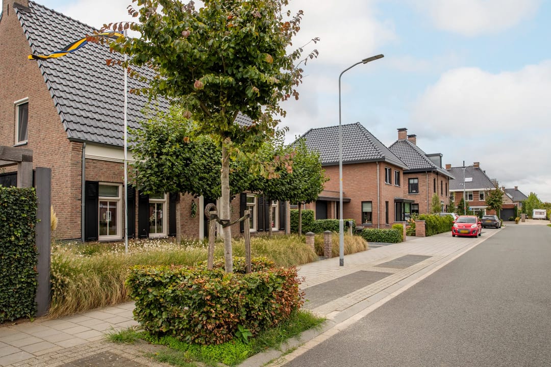 Photo 47 of Burgemeester D J Pottstraat 1