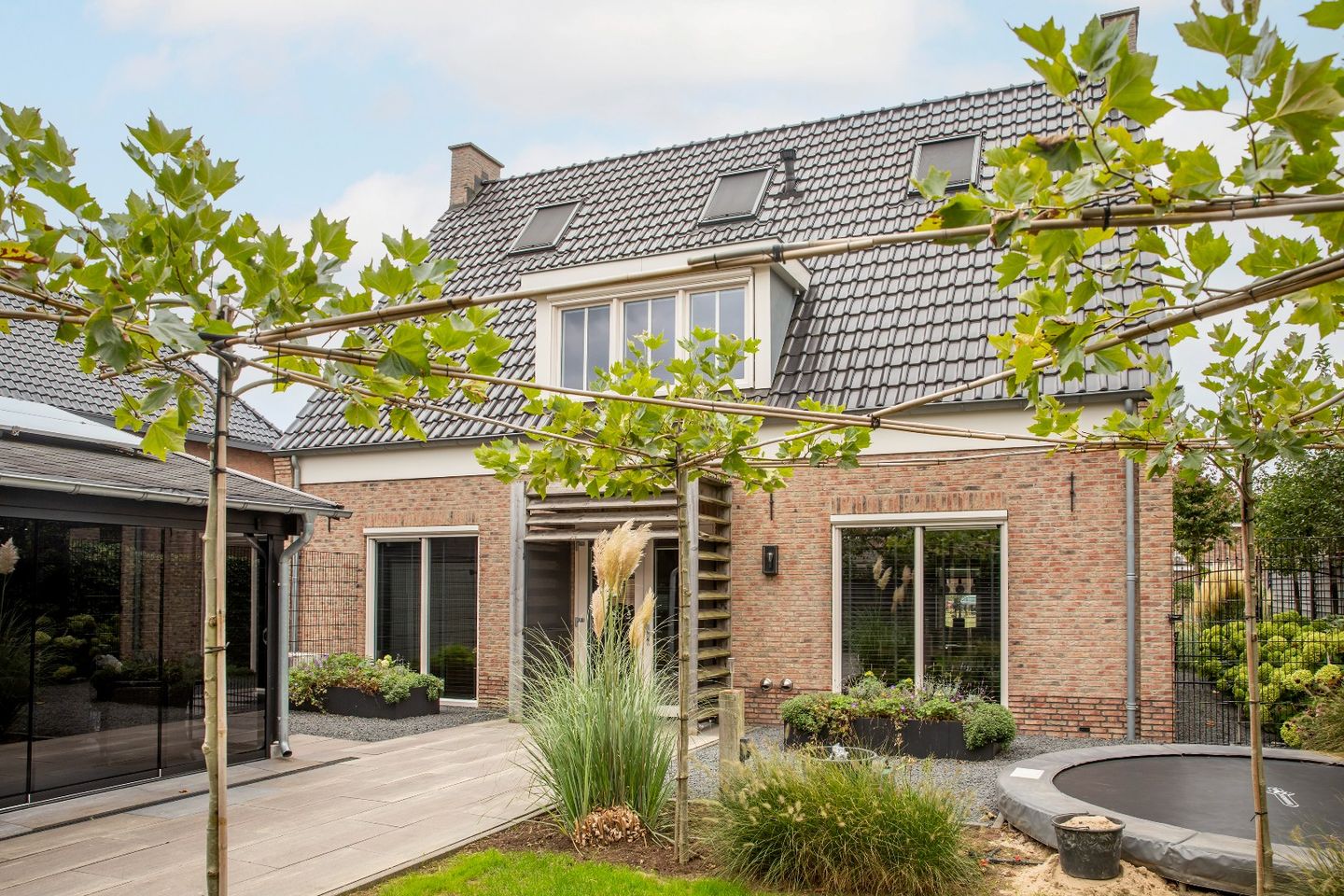 Photo 59 of Burgemeester D J Pottstraat 1