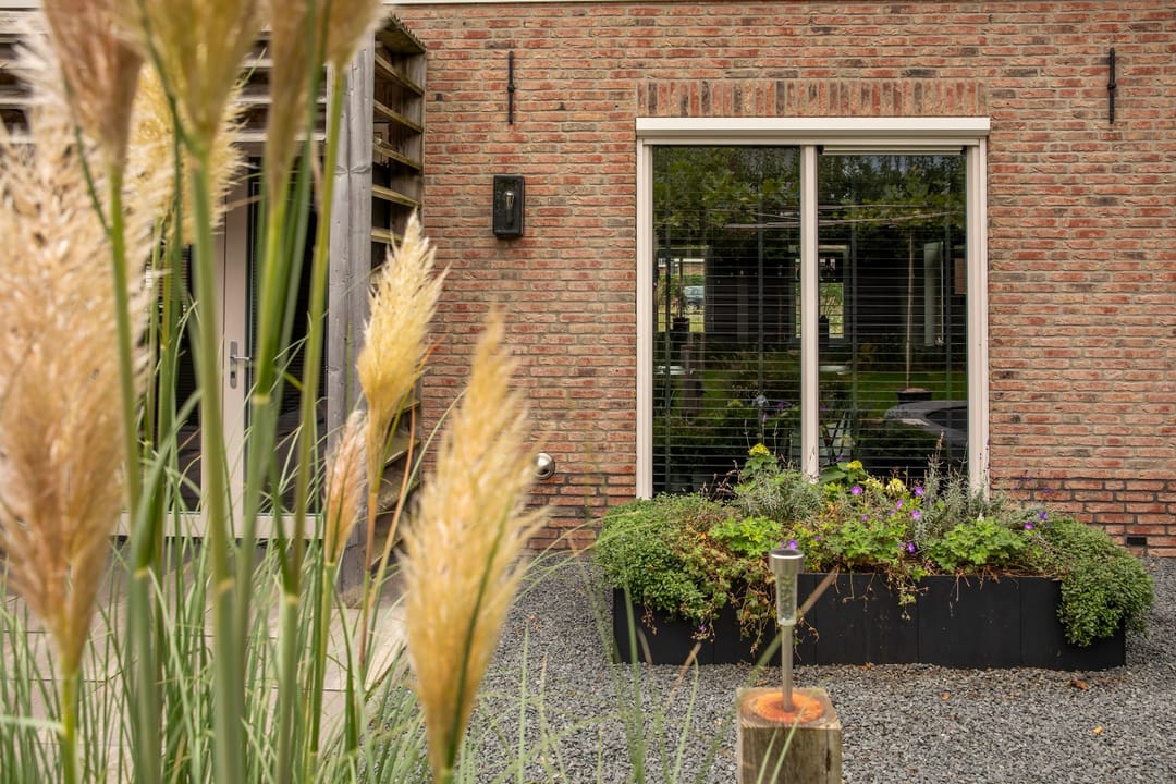 Photo 97 of Burgemeester D J Pottstraat 1