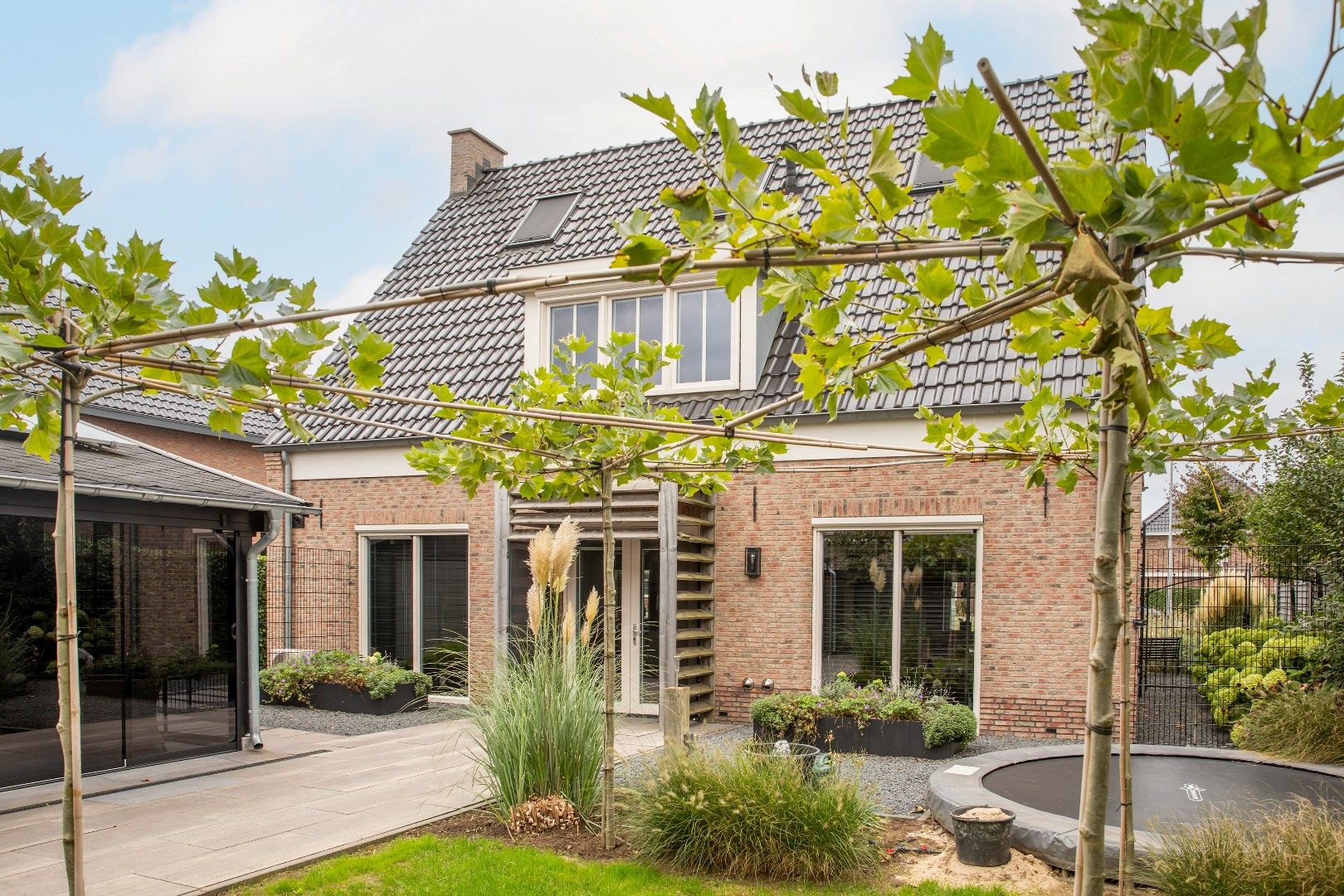 Photo 96 of Burgemeester D J Pottstraat 1