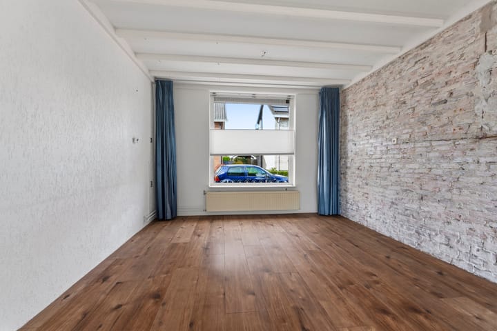 Twee-onder-één-kap te koop: van Wijkstraat 13, Huissen