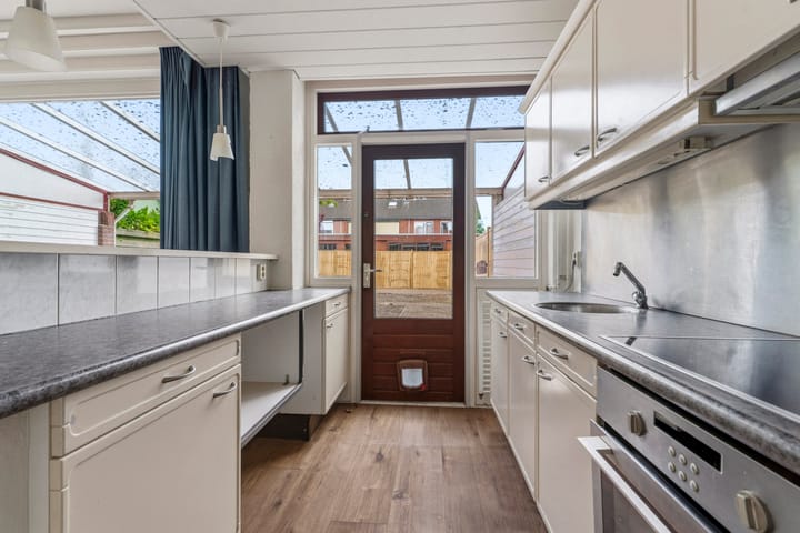 Twee-onder-één-kap te koop: van Wijkstraat 13, Huissen